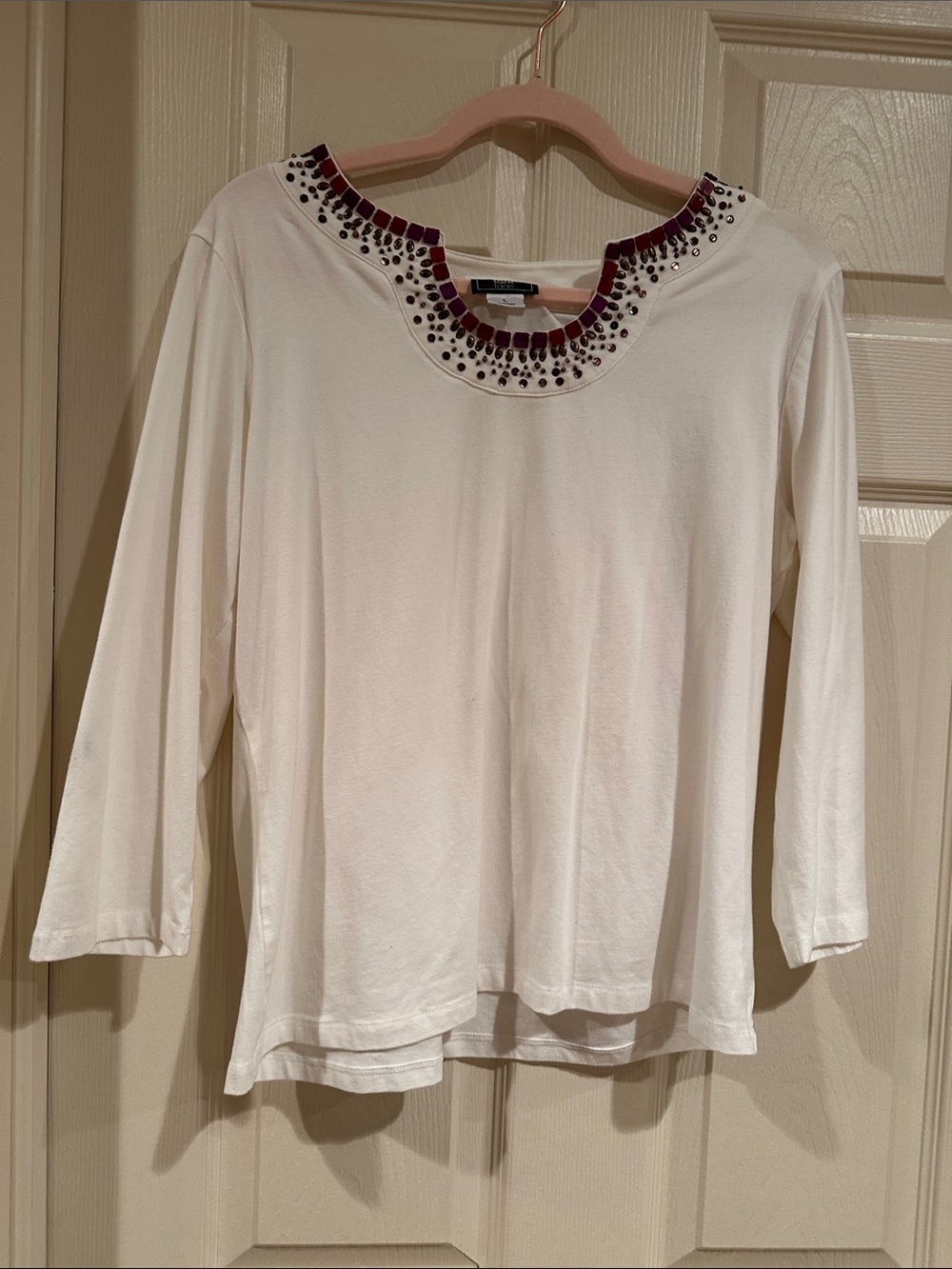 Lark lane Long Sleeve Women's Top with Jewel Neckline